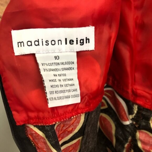 NWT MADISON LEIGH RED AND BLACK COTTON FLORAL SLEEVELESS V CROSS NECK SIZE 10 - Picture 7 of 7